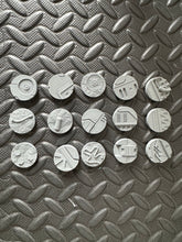 Load image into Gallery viewer, 15 x 25mm Sci-Fi Round Bases for Miniatures - 3d Printed Tabletop Terrain
