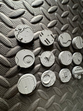 Load image into Gallery viewer, 15 x 27mm Sci-Fi Round Bases for Miniatures - 3d Printed Tabletop Terrain