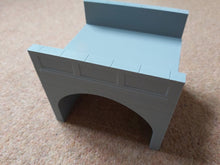 Load image into Gallery viewer, OO Gauge Model Railway Brick Arch Underpass Support Wall For Walkways Roads