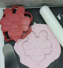 Load image into Gallery viewer, Bee Cookie Cutter 3D Printed Biscuit Stamp Fondant Icing Cake Decoration