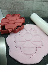 Load image into Gallery viewer, Bee Cookie Cutter 3D Printed Biscuit Stamp Fondant Icing Cake Decoration