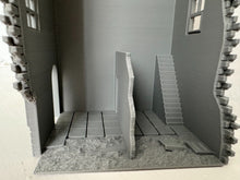 Load image into Gallery viewer, Destroyed 3 Storey Terraced Town House Ruins Wargaming Building 28mm