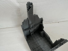 Load image into Gallery viewer, Destroyed 2 Storey Terraced House Ruins Wargaming Building 28mm