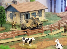 Load image into Gallery viewer, Rural Stone House Removable Roof Wargaming Building 28mm