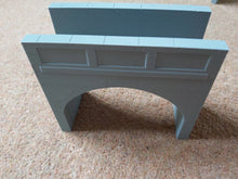 Load image into Gallery viewer, OO Gauge Model Railway Brick Arch Underpass Support Wall For Walkways Roads