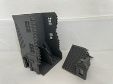 Load image into Gallery viewer, Destroyed 3 Storey Terraced Town House Ruins Wargaming Building 28mm