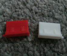 Load image into Gallery viewer, Modern Traffic Barriers OO Gauge Roadworks Model Railway Red and White