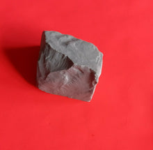 Load image into Gallery viewer, Boulders Rocks 28mm Wargame Role Play Scenery Objective 3D Printed 5 Styles