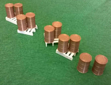 Load image into Gallery viewer, 10 x Oil Drums with 4 x Large Storage Pallets 00 gauge Lineside Railway Scenery