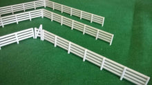 Load image into Gallery viewer, Railway 00/H0 gauge Line Side Fencing Model Scenery Fence Kit 12 Panels +2 Gates