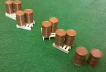 Load image into Gallery viewer, 10 x Oil Drums with 4 x Large Storage Pallets 00 gauge Lineside Railway Scenery