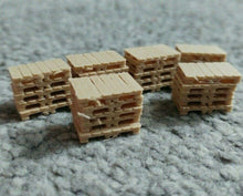 Load image into Gallery viewer, Real Wood Pallets Model Railway Scenery 00 Gauge Euro Pallet Ready Made 24 Pack