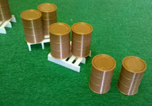 Load image into Gallery viewer, 10 x Oil Drums with 4 x Large Storage Pallets 00 gauge Lineside Railway Scenery