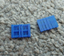 Load image into Gallery viewer, Blue Chep Pallets Model Railway Scenery 00 Gauge Euro Pallet Ready Made 24 Pack