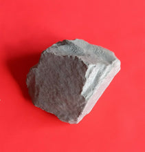 Load image into Gallery viewer, Boulders Rocks 28mm Wargame Role Play Scenery Objective 3D Printed 5 Styles