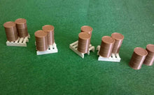 Load image into Gallery viewer, 10 x Oil Drums with 4 x Large Storage Pallets 00 gauge Lineside Railway Scenery