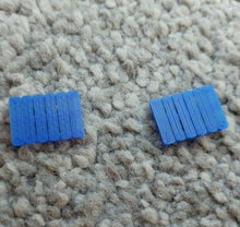 Load image into Gallery viewer, Blue Chep Pallets Model Railway Scenery 00 Gauge Euro Pallet Ready Made 24 Pack