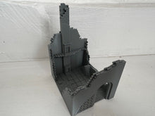 Load image into Gallery viewer, Destroyed 2 Storey Terraced House Ruins Wargaming Building 28mm
