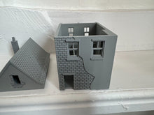 Load image into Gallery viewer, Small Ruined House with Wooden Barricades - Tabletop Wargaming Buildings 28mm
