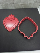 Load image into Gallery viewer, Patterned Heart with Crown Cookie Cutter 3D Printed Biscuit Stamp Fondant Icing

