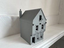 Load image into Gallery viewer, Small Ruined House with Wooden Barricades - Tabletop Wargaming Buildings 28mm
