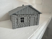 Load image into Gallery viewer, Rural Stone Farmhouse Removable Roof Wargaming Building 28mm
