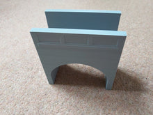 Load image into Gallery viewer, OO Gauge Model Railway Brick Arch Underpass Support Wall For Walkways Roads
