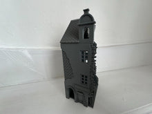 Load image into Gallery viewer, Destroyed 3 Storey Terraced Town House Ruins Wargaming Building 28mm
