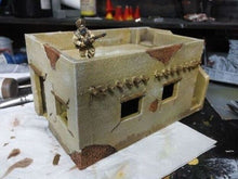 Load image into Gallery viewer, Small Desert House Removable Roof Bolt Action Army Wargaming Building 28mm
