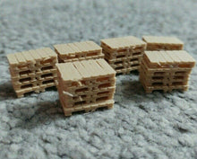 Load image into Gallery viewer, Real Wood Pallets Model Railway Scenery 00 Gauge Euro Pallet Ready Made 24 Pack
