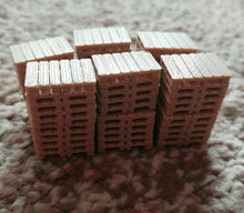Load image into Gallery viewer, Real Wood Pallets Model Railway Scenery 00 Gauge Euro Pallet 12 Stacks of 5
